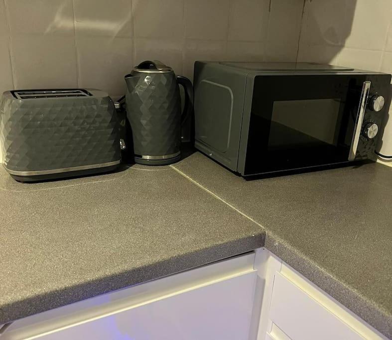 Lovely, Two Bedroom Apartment Central Location Londen Buitenkant foto