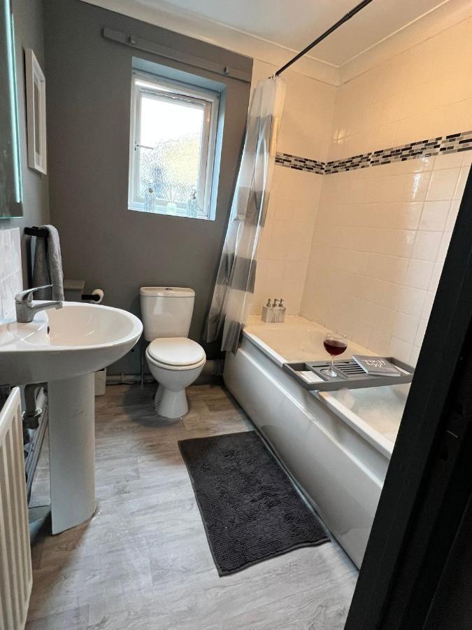 Lovely, Two Bedroom Apartment Central Location Londen Buitenkant foto