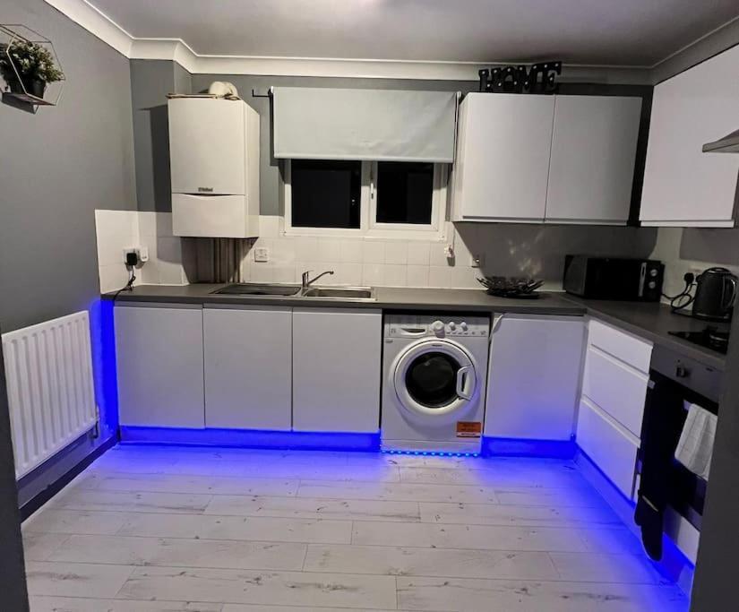 Lovely, Two Bedroom Apartment Central Location Londen Buitenkant foto