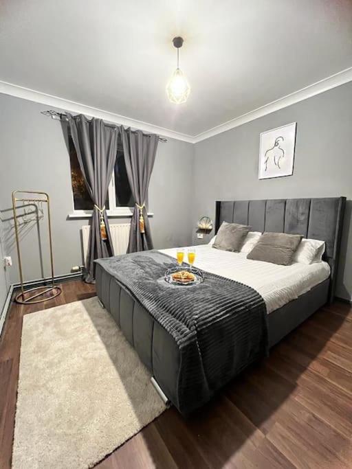 Lovely, Two Bedroom Apartment Central Location Londen Buitenkant foto